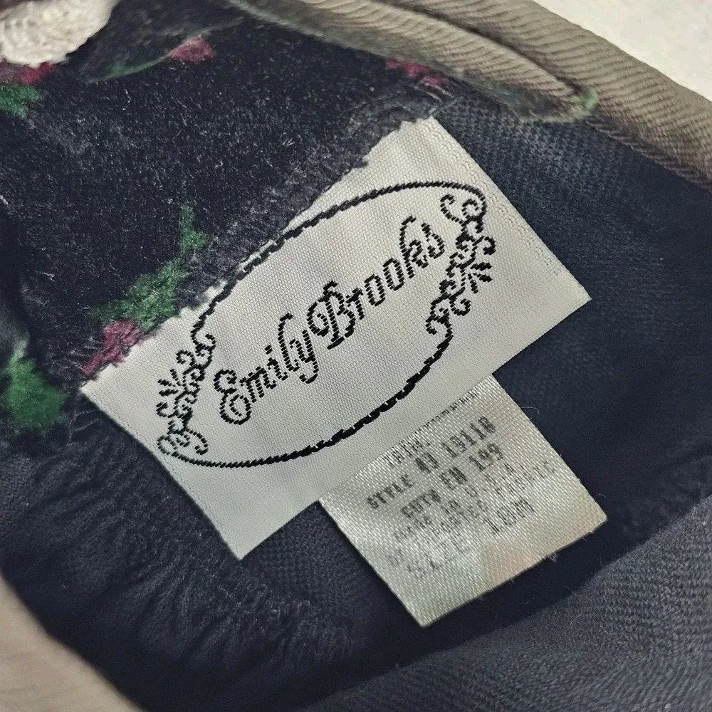 Emily Brooks good used